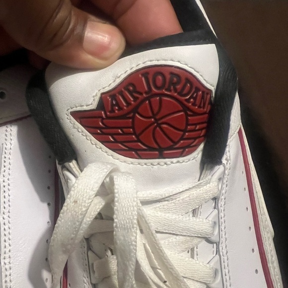 Classic White and Red Men's Sneakers Retro 2 Chicago Vintage - Picture 5 of 8